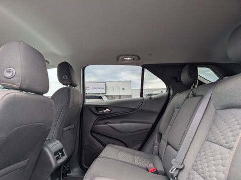 Used 2018 Chevrolet Equinox LT FWD image 9