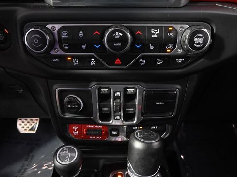 Used 2018 Jeep Wrangler Unlimited Rubicon AWD/4WD image 33