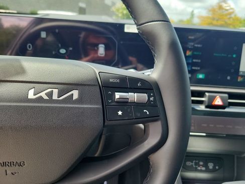 New 2026 Kia Sportage SX FWD image 18