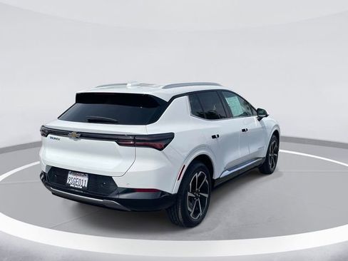 Used 2025 Chevrolet Equinox EV LT w/ Convenience Package image 5