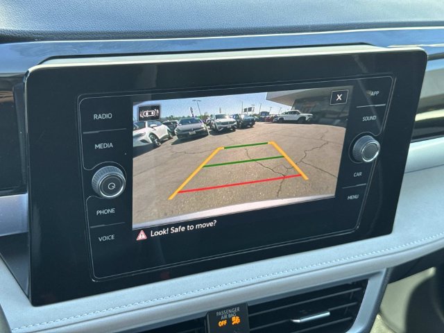 Certified 2025 Volkswagen Taos SE FWD image 19