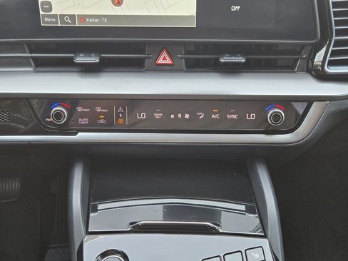 Certified 2025 Kia Sportage EX AWD/4WD image 21
