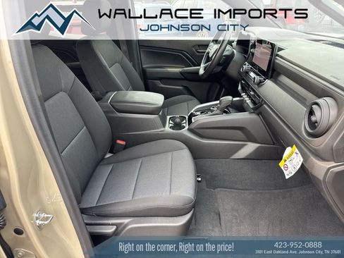 Used 2024 Chevrolet Colorado Trail Boss w/ Advanced Trailering Package AWD/4WD image 37