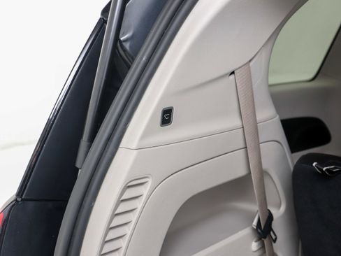 Used 2023 Chrysler Pacifica Touring-L FWD image 12