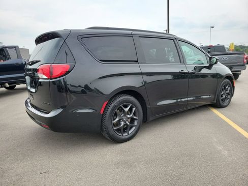 Used 2020 Chrysler Pacifica Limited w/ Advanced Safetytec Group FWD image 4