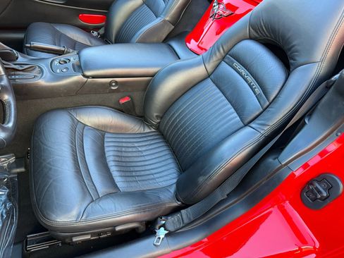 Used 2002 Chevrolet Corvette Convertible 2D w/ Preferred Equipment Group2 image 30