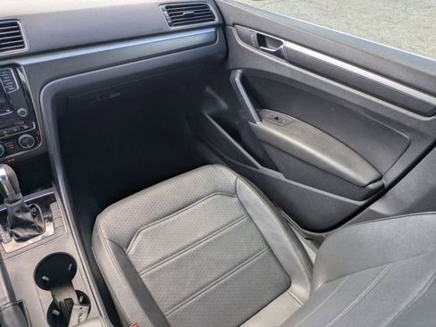 Used 2017 Volkswagen Passat 1.8T R-Line image 20