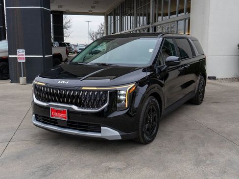 New 2026 Kia Carnival image 3