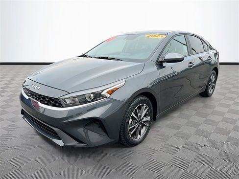 Used 2023 Kia Forte LXS image 3