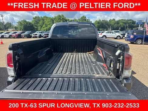 Used 2020 Toyota Tacoma TRD Sport AWD/4WD image 12