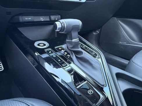 Used 2024 Kia Niro SX Touring image 20