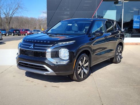 New 2026 Mitsubishi Outlander SE image 1