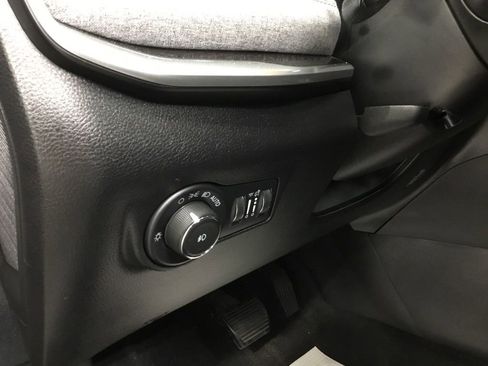 Used 2022 Jeep Compass Latitude w/ Sun and Sound Group image 9