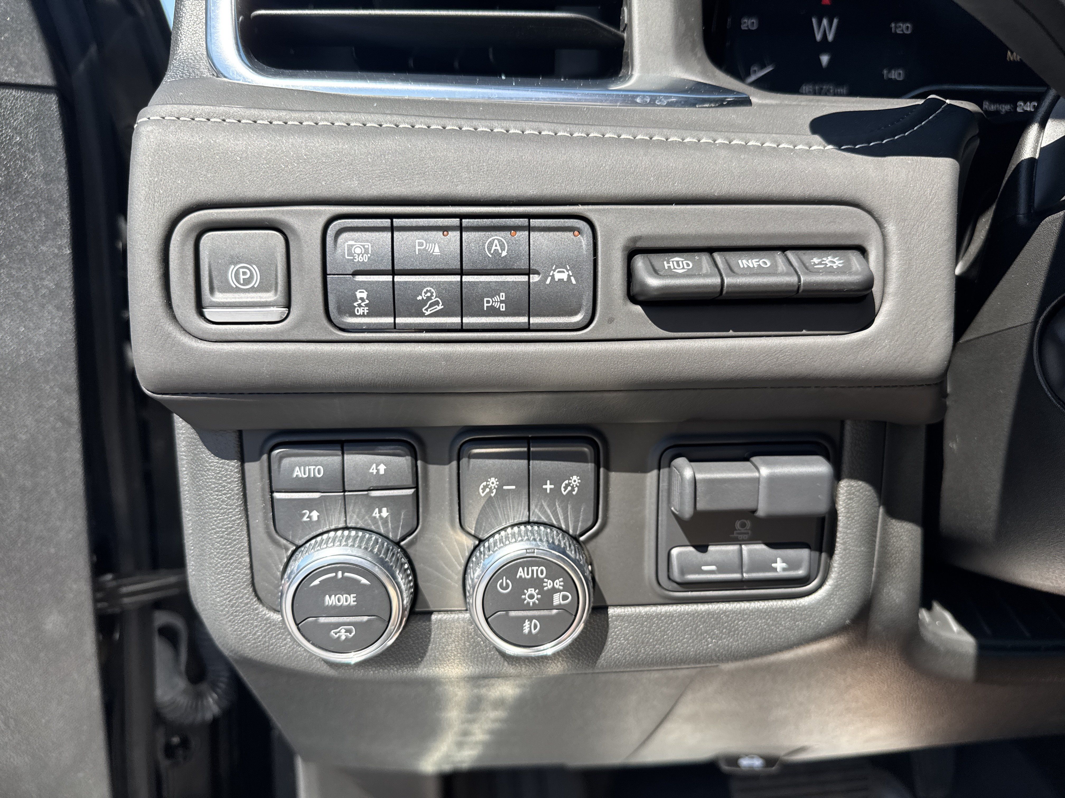 Used 2023 GMC Yukon Denali Ultimate AWD/4WD image 33