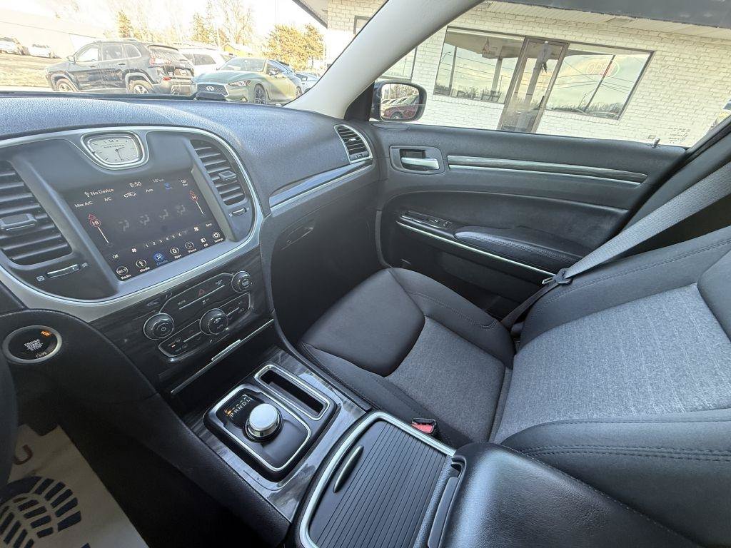 Used 2018 Chrysler 300 Touring w/ Sport Appearance Package AWD/4WD image 21