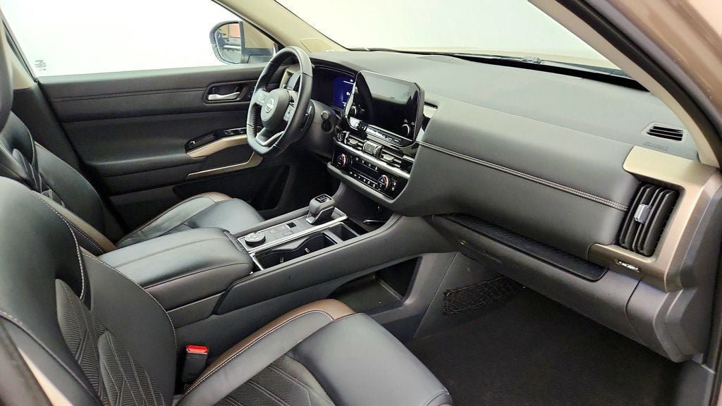 Used 2023 Nissan Pathfinder Platinum AWD/4WD image 24