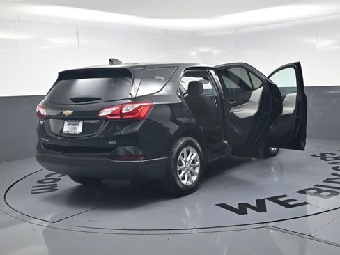 Used 2020 Chevrolet Equinox LS w/ LS Convenience Package AWD/4WD image 24
