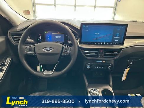 New 2025 Ford Escape SE image 9