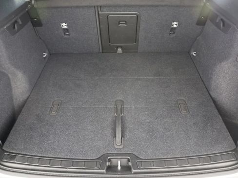Used 2024 Volvo XC40 B5 Plus AWD/4WD image 21