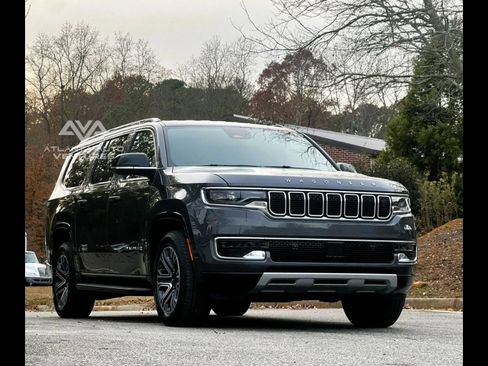 Used 2024 Jeep Wagoneer L Series II w/ Flexible Seating Group image 7