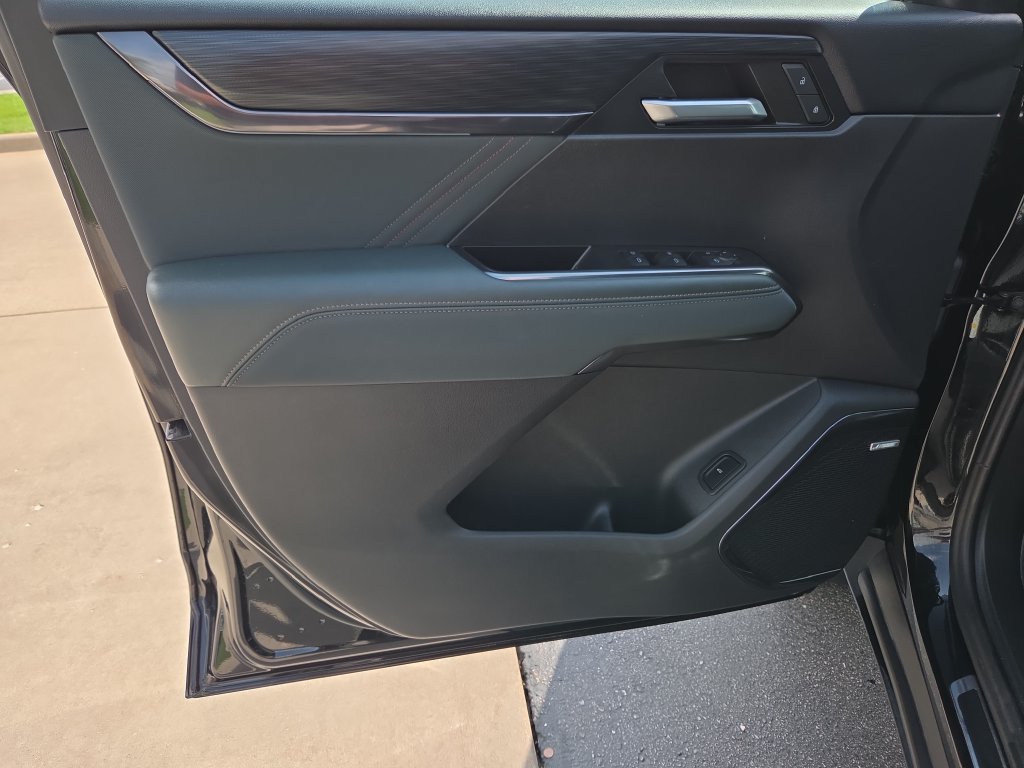 Certified 2024 GMC Acadia AT4 w/ Luxury Package AWD/4WD image 27