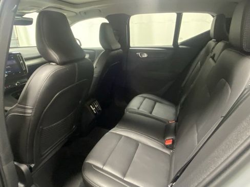 Used 2025 Volvo XC40 B5 Core image 13
