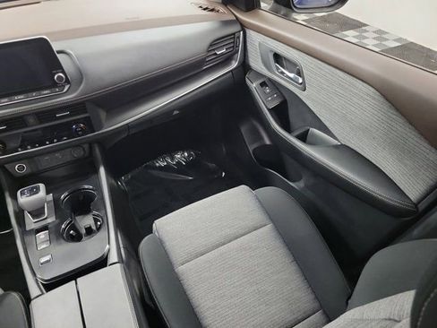 Certified 2023 Nissan Rogue SV FWD image 16