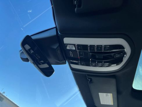 Used 2025 Porsche Macan image 28