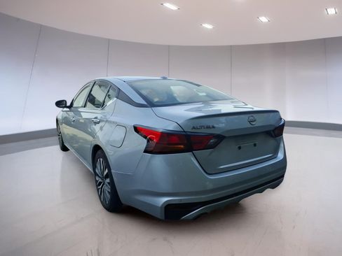 Used 2024 Nissan Altima 2.5 SV w/ SV Premium Package FWD image 3