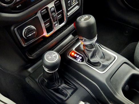 Used 2025 Jeep Wrangler Unlimited Sahara w/ Safety Group AWD/4WD image 16