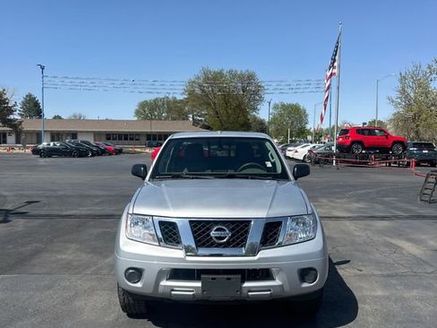 Used 2016 Nissan Frontier SV image 2