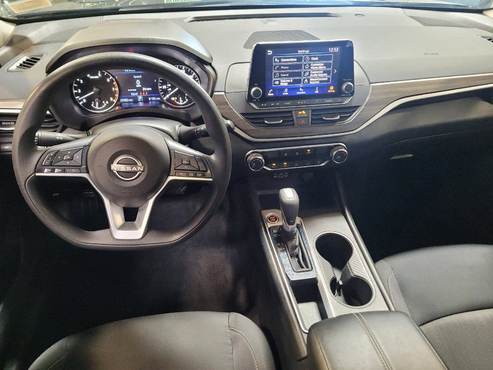 Used 2025 Nissan Altima 2.5 SV FWD image 22