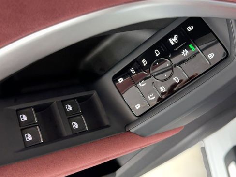 New 2025 Audi SQ5 Prestige image 13