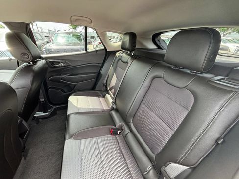 Used 2025 Chevrolet Trax LT w/ LT Convenience Package FWD image 21
