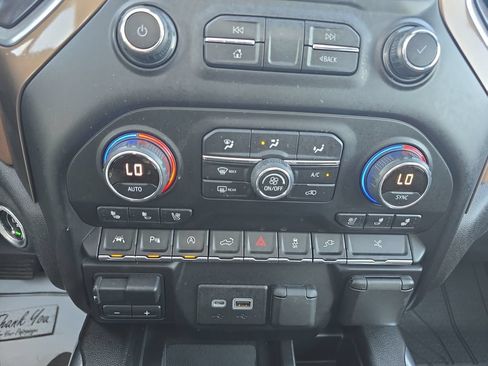 Used 2020 Chevrolet Silverado 1500 High Country w/ Technology Package AWD/4WD image 38