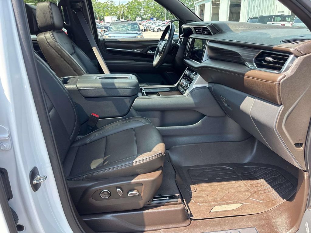 Used 2023 GMC Yukon XL Denali w/ Advanced Technology Package AWD/4WD image 18