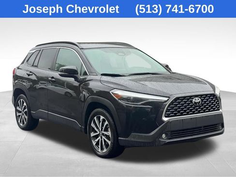 Used 2024 Toyota Corolla Cross XLE image 3