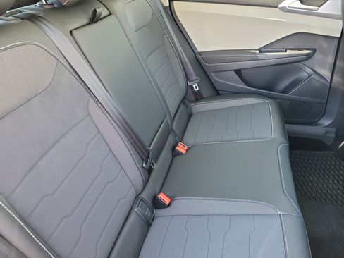New 2025 Volkswagen Taos SE image 22