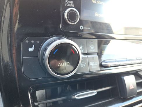 Used 2022 Toyota Highlander XLE image 28