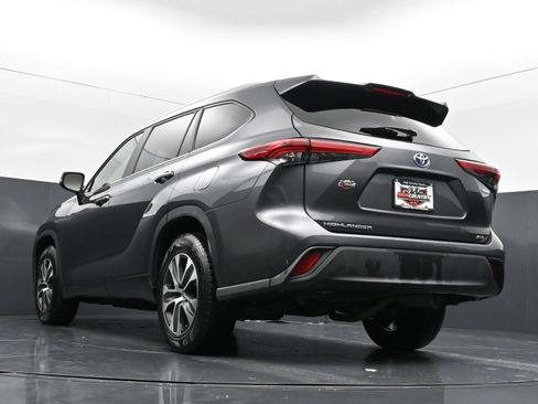 Used 2023 Toyota Highlander XLE image 38