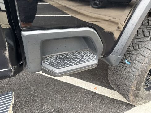 Used 2024 Chevrolet Silverado 2500 ZR2 w/ Technology Package image 13