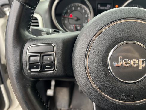 Used 2011 Jeep Grand Cherokee Laredo w/ Trailer Tow Group image 21