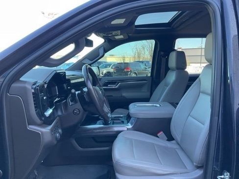 Certified 2022 Chevrolet Silverado 1500 LTZ w/ LTZ Convenience Package II image 7