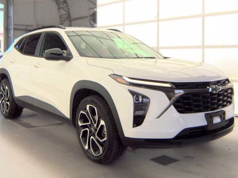 Used 2024 Chevrolet Trax RS w/ Driver Confidence Package FWD image 4
