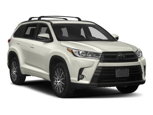 Used 2017 Toyota Highlander SE w/ Carpet Mat Package AWD/4WD image 9