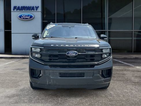 Used 2025 Ford Expedition Active AWD/4WD image 3