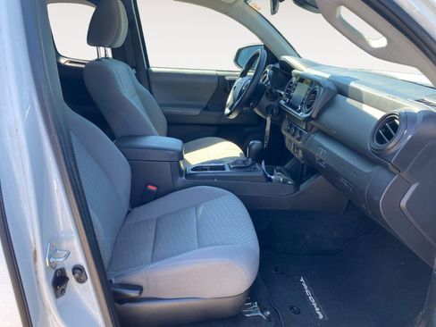 Used 2022 Toyota Tacoma SR w/ SR Convenience Package RWD image 16
