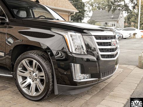 Used 2018 Cadillac Escalade ESV Luxury image 4