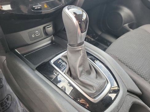 Used 2020 Nissan Rogue Sport S image 30