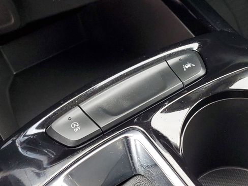 Used 2025 Chevrolet Trax LT w/ LT Convenience Package image 22